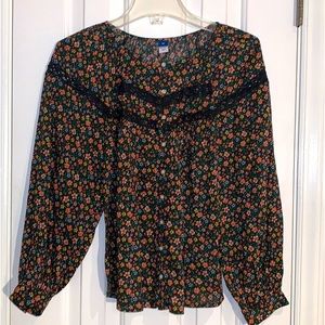 Old Navy oversized long sleeves blouse with floral print and black lace detail